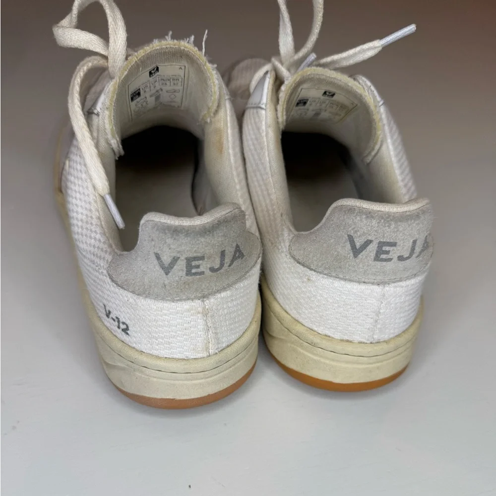 Veja V-12 Sneakers - Picture 3 of 6